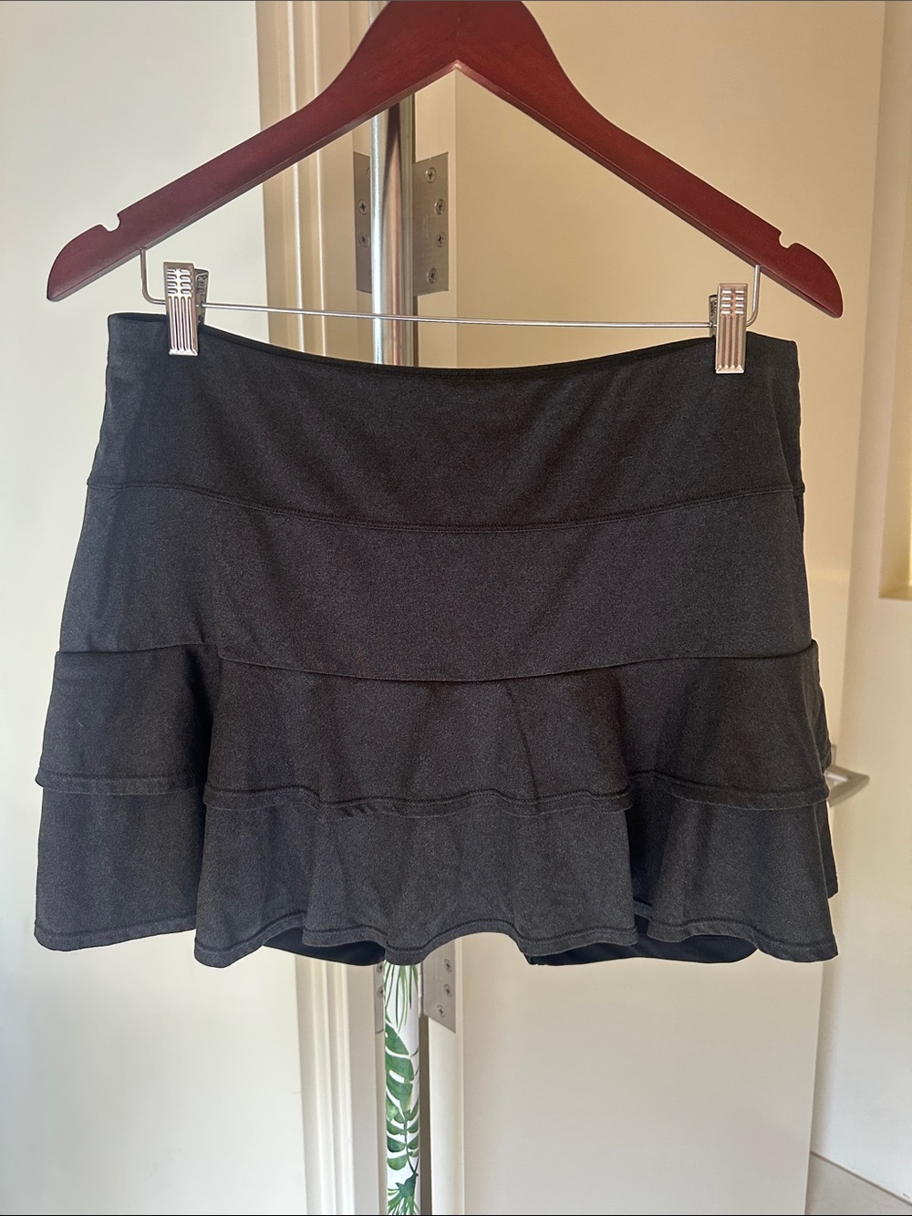 Tail Black Tennis Tiered Tennis Skort Size Large